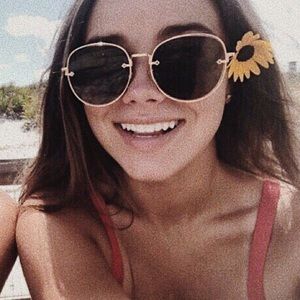 Meet your Posher, Corinne